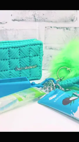 THE ZIPPERS ARE IN !! #handmadecraft #submissivekeychains #wristletsforkeys #keys #keyaccessories #moneybag #fyp #keychain 