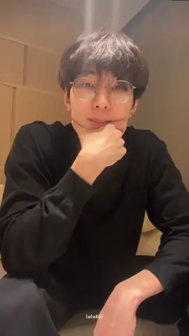 Kunci ldr itu komunikasi, sesibuk apapun kita pasti sempetin untuk  berkomunikasi walaupun lewat video call, sesederhana nanyain kabar, dengerin dia cerita tetang harinya, dan sesekali berdiskusi tetang masa depan kita 🥹🥰😆 indahnya kehaluanku ini 😭 #wonwoo #seventeen #svt 