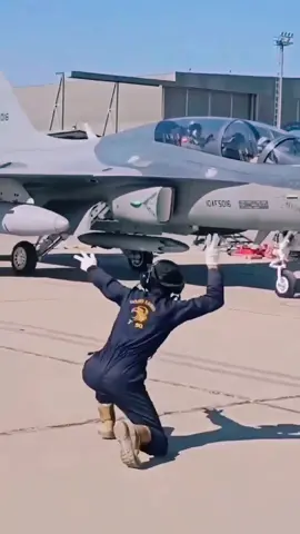 Born to fly 🫡🫡 follow my IG for more video 🤙 #dancer #dancechallenge #pilotlife #navigator #aviation #aviationlovers #aviationdaily #aviationlife #aviationtiktok #planespotting #planespotter #foryou #foryoupage #avgeek #avgeeks #militaryaviation #kesfet #kesfetteyiz #crazy #crazystory #fly #fyp #fypシ #fypシ゚viral #fypage #viral #viralvideo #viraltiktok #reel #reels #reelsinstagram #reels__tiktok #monday #mondaymotivation 