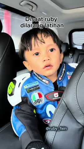 Semangat terus bang ... mama bangga banget sama abang , usia belum genap 4th abang udh bisa nunjukin kalau abang punya keinginan yang kuat buat cita2 abang .  Jangan lupa sebelum latihan harus safety riding ya ⚠️ #rubyfain #sirkuitsentul #safetyriding 