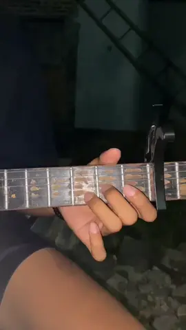 -sempurna maaf ya kalo belum sempurna petikannya hehehe😅🙏#sempurna #sempurnaandrathebackbone #storygitar #fingerstyle #petikangitar #fyp #foryou #statuswhatsapp #melodi #sad #gitaraesthetic #gitarcover #gitar#stroywa #fypシ 