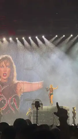 Taylor Swift, Rio de Janeiro, Sunday #taylorswift #taylor #eras #erastour #rio #riodejaneiro #readyforit 