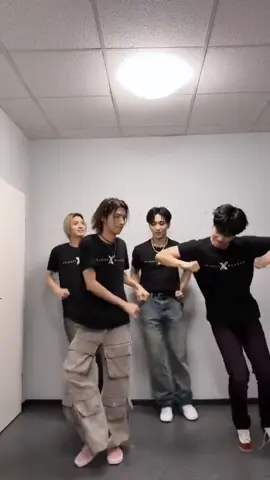 #xdinaryheroes loveable from head to toe 🥰 #gunil #jungsu #junhan #jooyeon #dancechallenge #douyin #fyp 