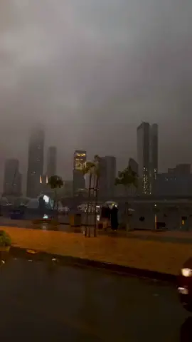 ي حلو الرياض حلواه 💙  #الرياض #explore #امطار_الرياض #fyp 