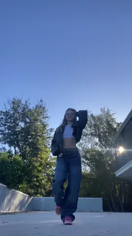 standing next to u 🌟 @AbjkMRstY  @Dream Academy HQ #dreamacademyhq #hybexgeffen #emilykelavos 