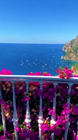Buongiorno from Positano! 🌺☀️🇮🇹 📍Positano  📸 @Terplanet   #italyaesthetics #italyvibes #italytiktok #amalficoast #positano 