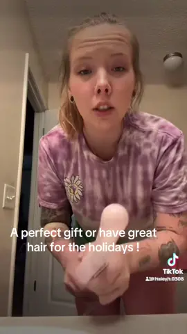 I posted the 2 cheapest ones ! Go get one ! I couldnt curl my hair before i got one. #tiktokcybermonday #tiktokblackfridaysale #cybermondaysdeals #tiktokblackfriday #beachwaver #thebeachwaverco 