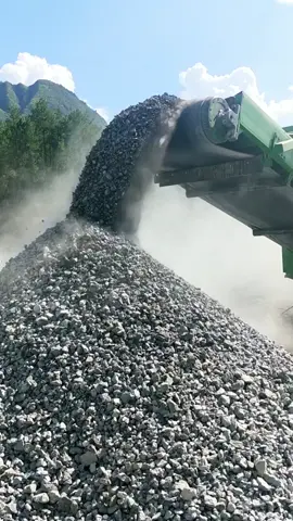 Crusher with good effect for crushing stone head#stonecrusher #crusher #كسارة #mobilecrusher #crushermanufacturers 