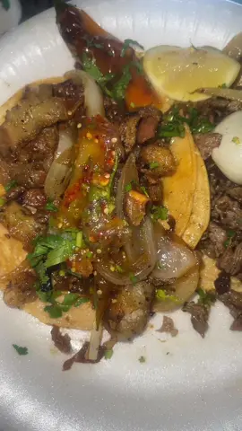 Taco Monday 😅 #fyp #foryou #parati #eatwithmaritza #eatwithme #comeconmigo #tacos #mexicanfood #tacosdeasada #tacosdetripa #mukbang #mukbangeatingshow #Foodie #FoodTok #eatingshow 