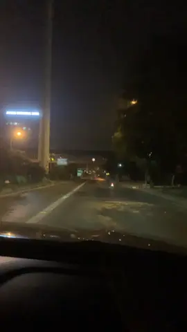 Hà nội đi về đêm vắng vẻ mà thoải mái ghê . Mình thích cái thời tiết này lái ô tô đi lượn khắp phố phường 😛