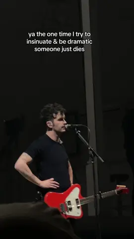 its the hands on hip 😅 #the1975 #london 