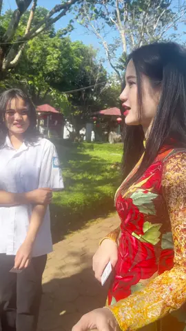 Đã 10 năm ra trường nhưng cảm xúc vẫn còn nguyên vẹn,vẫn là cô gái vô tư ,nhí nhảnh hài hước pha thêm sự trưởng thành lăn lội ngoài thương trường 🥰 Ps: tổng hợp video về thăm trường của thương nè❤️❤️❤️