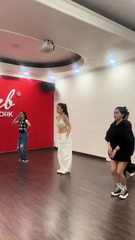 Mấy đứa hay khi dễ t nhảy chuẩn bị chưa 😏😏😏😏😏 kkkkk #dángkhôngnuộtnêntuộtmấtanh❤️ #xuhuong 