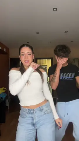 vale pero y lo bien q le sale a mi hermano el paso del final 🤨