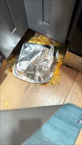 #fypシ #thanksgiving #foodfail #dinner 😂😂😂 I grabbed it wrong and it fell #macncheese #bakedmacandcheese  