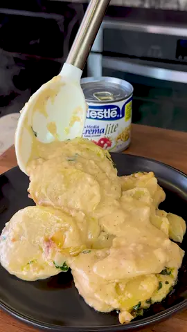 #ad You have to try these Cheesy and Creamy Au Gratin Potatoes 🥰 I've partnered with Media Crema to bring you this irresistible dish. Dive into layers of flavor and indulge in the richness of Nestle Media Crema. #foryoupage #foryou #recetas #recetasfaciles #EasyRecipe #potatoes #creamypotatoes #potatorecipes #mediacrema #nestlemediacrema 