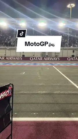 Can you count how many motorbikes passed ? 🤯 #qatar #motogp2023 #motogp #visitqatar #tiktoktravel #lusail 