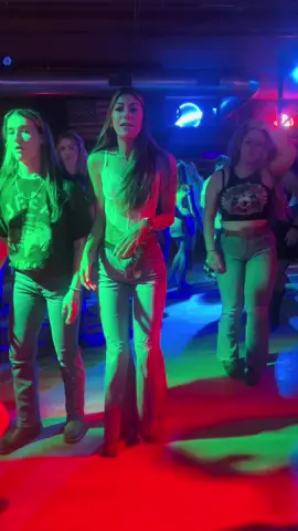 I can't believe it! One of my favorite dances to do Dance: Off the Chain Song: Can't believe it FloRida ft. Pitbull A- 32 counts B- 32 counts TAG #offthechain #offthechainlinedance #linedance #linedancer #linedancersoftiktok #fyp #viral #stoneysrockinrodeo 