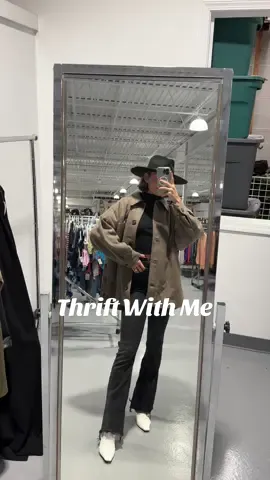 Such a fun thrift haul today, it’s always so exciting wondering what you’re going to find. 🖤 #thrifted #thriftwithme #thrifthaul #stylebundle 