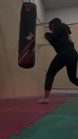 Hay mucho caos en mi 🫀🧠 👊🏼#boxing #boxeo #boxeofemenino #saco #terapia #tiktok #fyp 