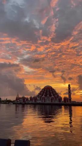 #makassarhitskekinian #sunset #senja #makassar #masjid99kubah 