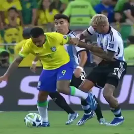 First half of Brazil vs. Argentina:  ▪️ 22 fouls (Brazil 16, Argentina 6)  ▪️ Three yellow cards (all on Brazil)  ▪️ One shot on target