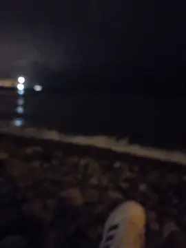 sonido del mar mas esta cancion♡