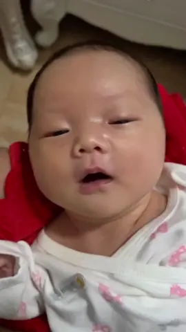 Ngủ mà cười z làm tim má rung rinh đấy con ơi 🥰. P1#CUTEBABY #fyp #embe #embedethuong #embedangyeu #embemoisinh #tre #sosinh #thienthan #xuhuong #newborn #embecuoi 
