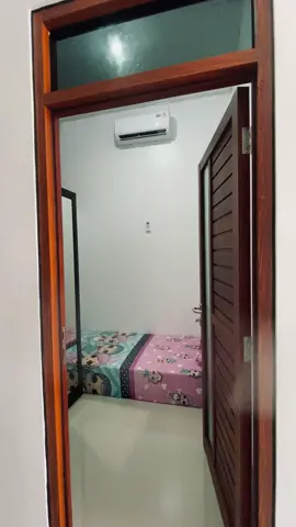 haloo kakk untuk lantai 2 AC ada ready 1 kamar nihh untuk bulan ini!🤩 yangg mau reservasi bisa langsung DM ke ig nya wismaputerikembar ya kk!🤪 sudah full fasilitas dan include untuk semuanya dijamin nyamann dehh!🤪 #fyp #kostuns #uns #infokostsolo #kostsolo #universitassebelasmaret #yx #yxzxcx #uns 