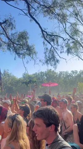 Classic tunes on the Murray 🍓#strawberryfields #waxoparadiso #laurenhansom