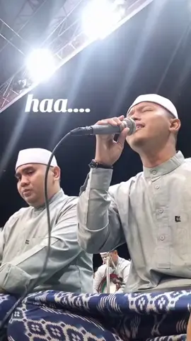 #stitch dengan @YANLUCKYAZZAHIR izin stitch ya suhu hihi jngan di buly ya gaes wk☺🤣 #rajacengkok #sujudkuterburu #sholawatan_yuk #azzahirmania #azzahirsholawat #astagfirullah #pypp #pypシ #VoiceEffects 