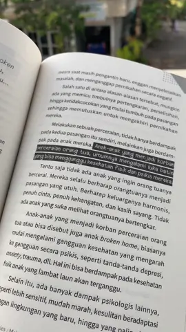 Anak-anak yang menjadi korban perceraian orang tuanya rata-rata memiliki luka batin#Fadingmemories #motivasikehidupan #fadingmemories #bukuselfhealing #motivasikehidupan👍 #fyp #bacabuku #pernikahanidaman #perceraianorangtua 
