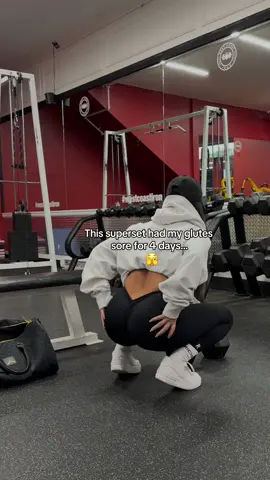 leggings linked in bio🫶🏼 #glutegrowth #glutebuilding #GymTok #gymrat #fyp #foryoupage #glutegains #dumbbellworkout #legday #GymLife #foryou #supersetworkout #beginnersworkout 