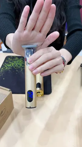 Barbers say it works very well.check yellow shopping cart can get it #fyp#foryou#resuxi#hairclipper#factory#suttik#tiktok#tiktokshopblackfriday #tiktokshopcybermonday 