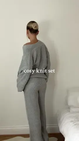 another cosy knit set you absolutely need for the colder weather from @Katch Me 🩶☕️  #fyp #cosyknotset #knitset #katchme #coors #knit #gretset #winteroutfit #outfitideas #cosyoutfits #knitoutfit 