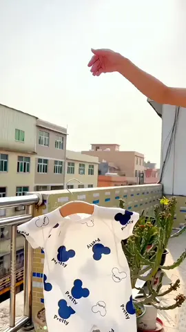 The baby's pure cotton bodysuit is convenient for changing diapers, keeps the stomach from getting cold, and allows the baby to crawl without restriction. Various cartoon patterns to choose from#Babyproducts #babybodysuits #goodthing 