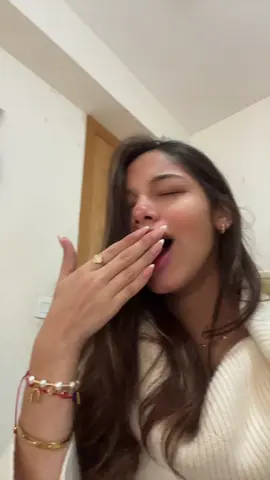 No puedo fingir que bostezo, porque me dan ganas de bostezar🤣