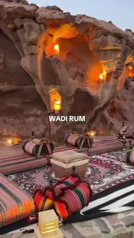 Wadi Rum feels like another planet 🪐 #jordan #wadirum #wadirumdesert #visitjordan #traveljordan #travelbucketlist #uniquestays 