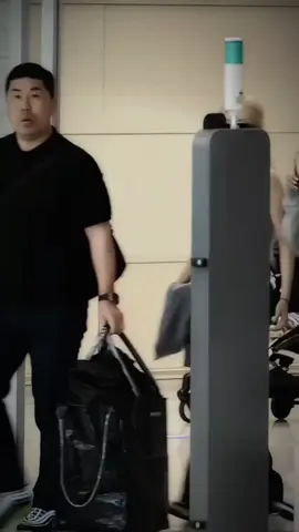 Ai mê style Rosé thì vào đây ạ 👇  #rosé #roseblackpink #roses_are_rosie #rosestyle #roseoutfit #trending #thoitrangnu #tipphoido #macgidexinh #outfitideas 