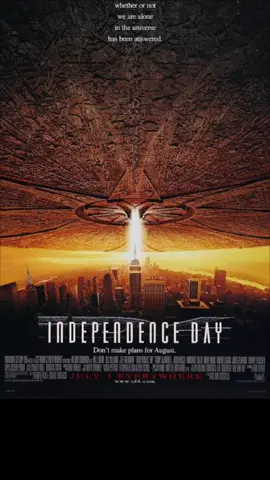 Independence Day[aka ID4](1996) กำกับภาพยนตร์โดย : Roland Emmerich นำแสดงโดย : Will Smith, Bill Pullman, Jeff Goldblum รีวิวหนังเรื่องต่อไป เป็นหนังแอ็คชั่นไซไฟสุดพีคที่พูดถึงการมาเยือนยังโลกจากยานอวกาศลำใหญ่ลำหนึ่งของเอเลี่ยนในวันที่ 2 กรกฎาคม ที่พวกเขาได้ทำการโจมตีอย่างน่าสะพรึงกลัวที่ส่งให้ทุกคนที่อยู่บนโลกต่างพากันหวาดกลัวและหนีกระเจิง ซึ่งนั่นทำให้เหล่าทหาร, ผู้เชี่ยวชาญเรื่องดาวเทียม, ประธานาธิบดีสหรัฐฯและประชาชนทุกๆคนเริ่มเตรียมความพร้อมด้วยการโต้กลับในวันที่ 4 กรกฎาคม ซึ่งเป็นวันประกาศอิสรภาพของคนอเมริกาและทั่วโลก สำหรับหนังเรื่องนี้ถ้าถามผมว่าทำไมผมถึงเขียนรีวิวหนังเรื่องนี้เพราะอย่างที่ผมบอกไปว่าพรุ่งนี้เป็นวันที่ 4 กรกฎาคม(วันประกาศอิสรภาพ) ด้านพล็อตของเรื่องค่อนข้างบาง แต่อารมณ์ของมันได้สร้างความระทึกขวัญ, ตื่นเต้น, บ้าพลัง, มันส์ระห่ำและสนุกสนานอย่างสะใจมาก ผลงานวิชวลเอฟเฟกต์ที่ดูเหมือนจะแป๊ก แต่กลับเจ๋งโคตรๆ ภาพยานอวกาศก็แสนจะมหึมาและมีความล้ำยุคมาก ส่วนการออกแบบเอเลี่ยนของPatrick Tatopoulosก็ทำมันออกมาได้ไม่น่ากลัวจนเกินไป แต่มีความขยะแขยงหน่อยๆอยู่ ภาพวิลล์ สมิธในลุคทหารก็โคตรเท่ห์และได้สร้างความมันส์ให้กับหนังเรื่องนี้ การพูดปลุกใจคนอเมริกาของบิลล์ พูลแมนก็ซาบซึ้งและกินใจต่อคนอเมริกันเป็นอย่างมากและฮึกเหิม ส่วนเจฟฟ์ โกลด์บลุมในบทบาทช่างเทคนิคดาวเทียมเขาแสดงออกมาได้ใช่ย่อยมาก และแน่นอนทำให้หนังเรื่องนี้ประสบความสำเร็จในด้านรายได้จนขึ้นแท่นอันดับ 1 สำหรับภาพยนตร์ที่ทำรายได้สูงสุดในช่วงปี 1996 และยังคว้ารางวัลออสการ์ในสาขาวิชวลเอฟเฟกต์ยอดเยี่ยมไปครอบครองและยังมีการสร้างหนังภาคต่อในปี 2016 ซึ่งผมว่าสนุกน้อยกว่าภาคแรกเลยก็ว่าได้นะ Independence Dayคือผลงานการกำกับหนังที่ดีที่สุดในชีวิตของเอมเมอริชอย่างแท้จริงเลยนะครับ