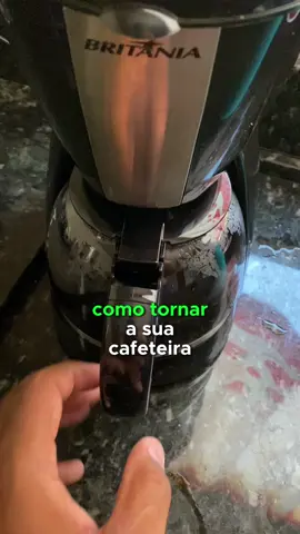 Como tornar a sua cafeteira comum em inteligente ☕️ Se você é um cafezeiro de patrão, imagine acordar com seu café pronto ou programar para quando chegar em casa ter ele quentinho te esperando 😍 isso é possível graças as tomadas inteligentes da @novadigitalsmart Se você gostou do vídeo digite tomada nos comentários e receba o link dela 👇🏽 e me siga para mais conteúdos como este  #CaféInteligente #InovaçãoCulinária #cafe #culinaria #casainteligente #casaautomatizada #novadigital #alexa #tomadainteligente #cafezinho 