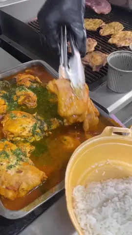 Seco de pollo ecuatoriano 😋😋 #Ecuador🇪🇨 #gastronomia #gastronomiaecuatoriana #comidaecuatoriana #huecas #madrid🥰🇪🇨🥰 #chef #ecuatoriana #mercado #mercadodelosmostenses #secodepollo 