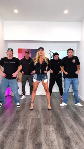 Did you ever think you’d see this trend in heels?!? 😱👠  @Thewilliamsfam #heels #dance #trend 