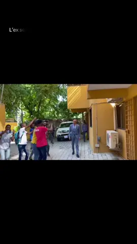 L’ex sénateur de la république, Hervé Fourcand se dit heureux de la bonne marche de l’enquête sur l’assassinat du feu président Jovenel MOÏSE, lors de sa deuxième comparution au carré du juge instructeur Me Wesser Voltaire, ce mercredi 22 novembre 2023. #haitiennetiktok🇭🇹🇭🇹🇭🇹🇭🇹😍😍😍😍 #information 