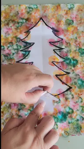 Quem aí está pronto para uma atividade natalina super divertida?  Prepare-se para transformar simples materiais em uma incrível tela de pintura natalina! Compartilhe com aquela mamãe que vai adorar fazer essa atividade com a sua criança!  #brincadeira #brincar #brincadeiradenatal #brincadeiranatalina #Natal #criança #atividadeinfantil #pedagogiainfantil #arte #educaçãoinfantil 