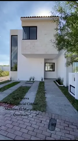 CASA NUEVA EN VENTA En Residencial Ciudad Maderas, El Marqués, Querétaro  Precio $2,400,000 🔹 2 Cajones de estacionamiento 🔹 4 Recámaras, (una en planta baja y la principal con vestidor ) 🔹 3 baños 🔹 Sala  🔹 Comedor  🔹 Cocina  🔹 Patio 🏊🏻 Amenidades: Alberca, gimnasio y cancha de tenis