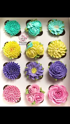 وده كان اوردر كب بالكريم شانتيه  وكل الوردات دي استخدمت فيها قمعين بس  #cakedecorating #fyp #viral #foryou #explore #caketok #cakeart 