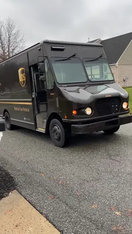 DAY 1: UPS HELPER #ups #driverhelper #upsdriverhelper #upsgirl #upsjobs #helper #foryoupage #fyp #foryou #christmas #package #deliveryheroes #upsdriver #deliverygirl #seasonalwork #Love #upsdelivery 