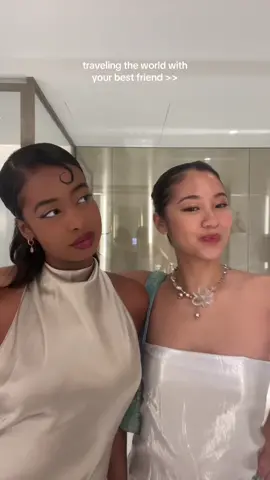 AHHH WE IN SINGAPORE WITH @Revolve #revolvearoundtheworld 