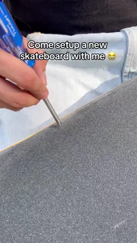 It really do not matter as long as u can tell the nose from the tail 😂 #skater #griptape #fakebody